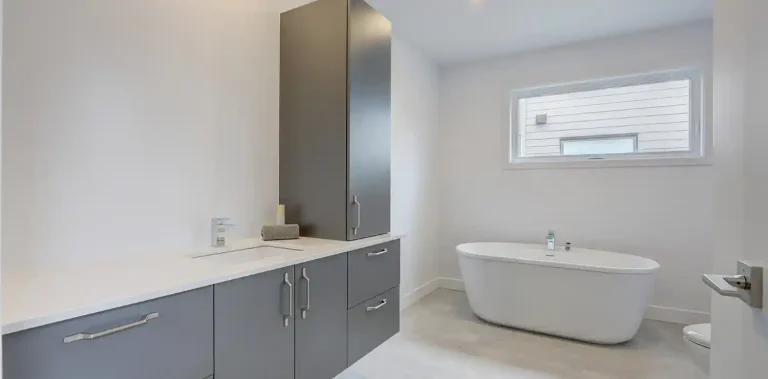 Salle de bain rez-de-chaussée