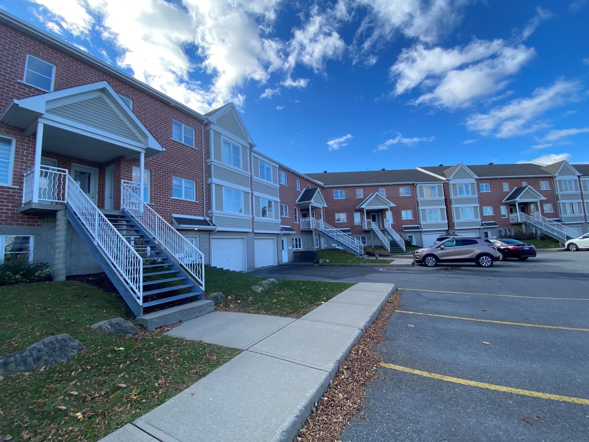 2325 Av. des Grandes-Orgues — photo 2