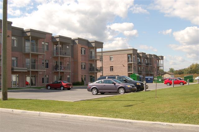 1360 Av. Desaulniers — photo 3